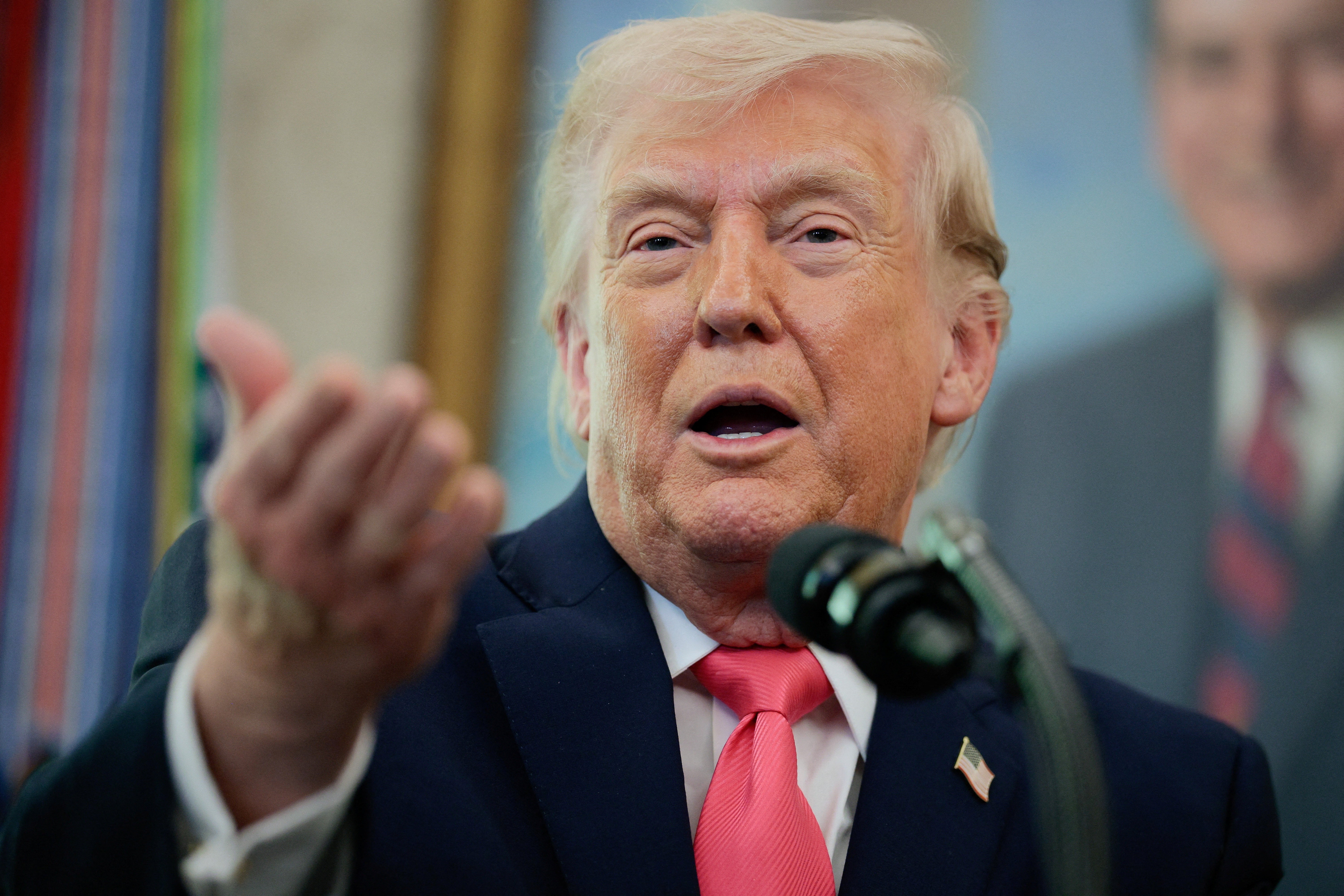 Trump diz que Irã está 'implorando' por um acordo de cessar-fogo: 'Melhor levar a sério antes que seja tarde demais'