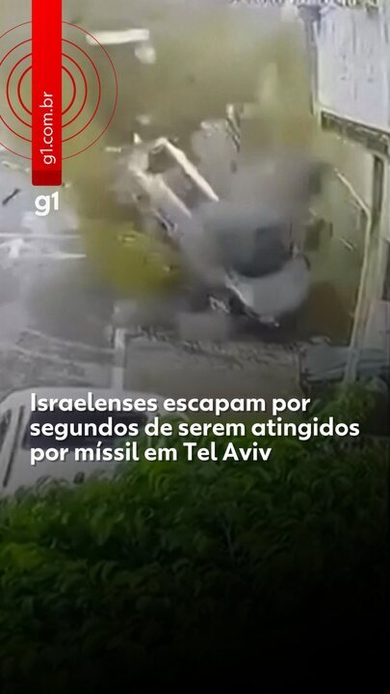 Israelenses escapam por segundos de serem atingidos por míssil em Tel Aviv; VÍDEO